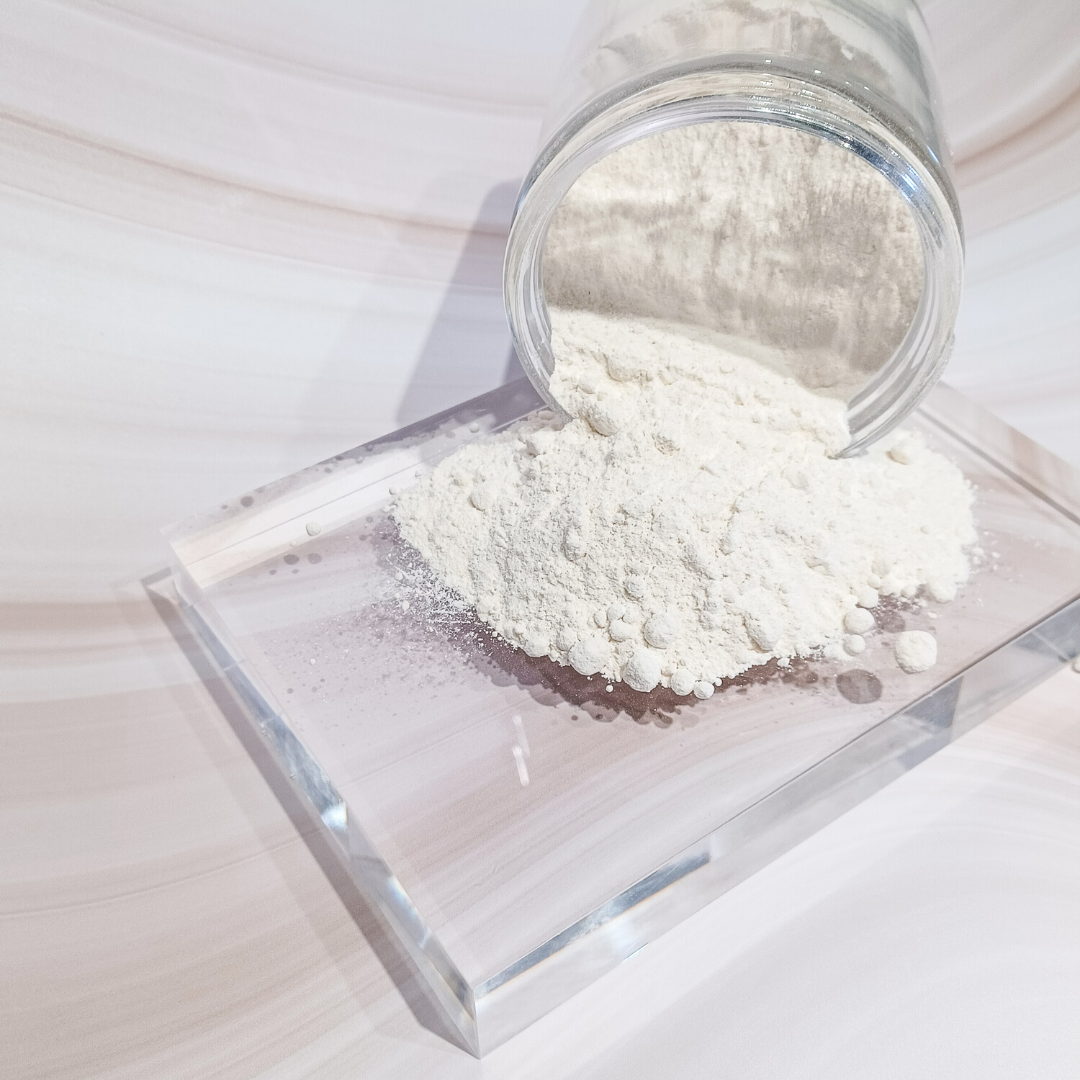 Coconut + Clay BATH SOAKS are loaded with soothing and nourishing ingredients. Coconut milk powder, colloidal oats and soothing arrowroot powder make up the bulk of each Coconut + Clay soak, and are individually formulated with clays specific to skin type, and scented with 100% essential oils. HYDRATE: Lavender + Amyris (grounding and floral)