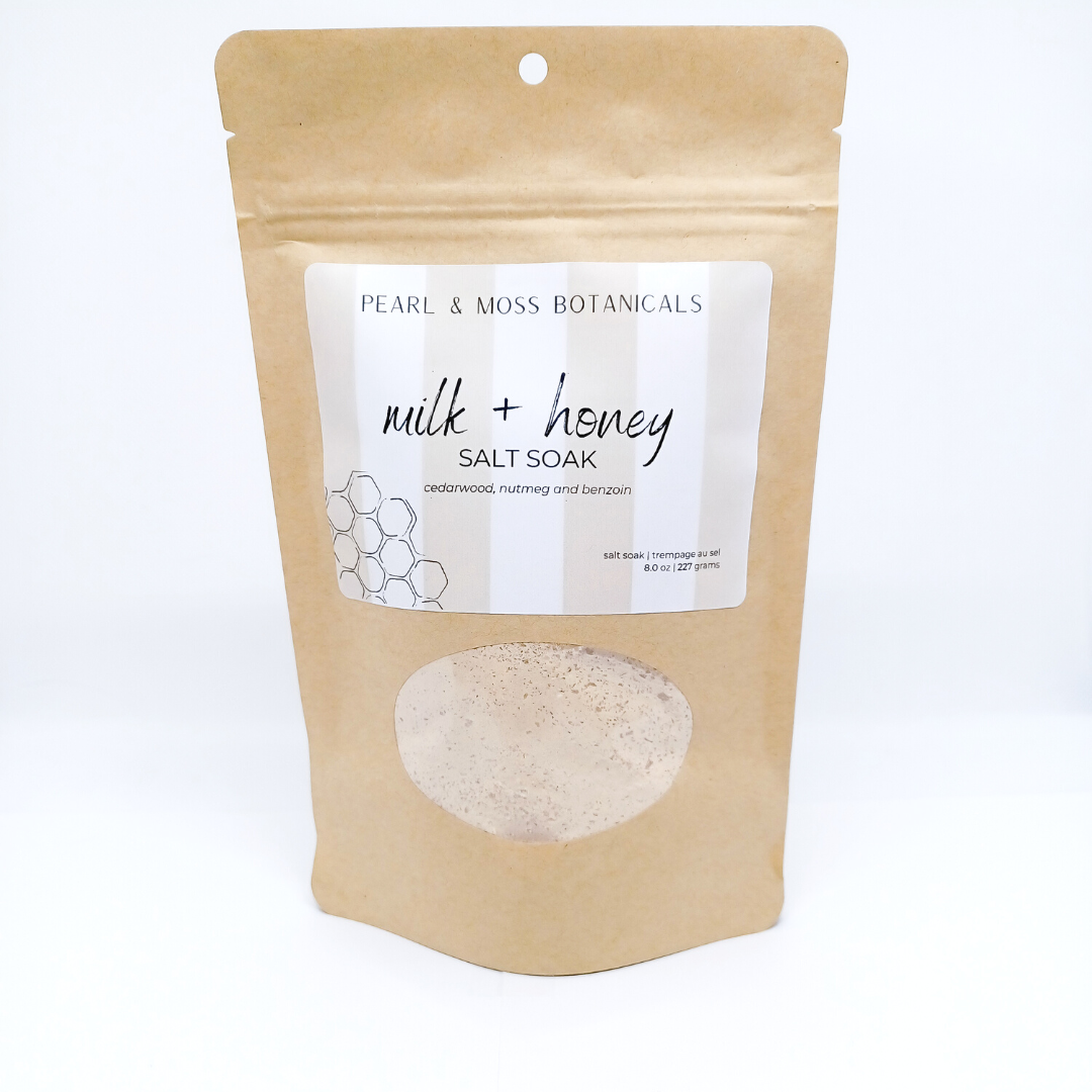 BENZOIN + CEDARWOOD + NUTMEG  Warm and sweet, the Milk + Honey SALT SOAK helps to relieve sore muscles and soothe tired skin. Softly scented with benzoin, cedarwood and nutmeg essential oils, the Milk + Honey SALT SOAK contains antibacterial honey powder to help maintain skin clarity and assist with keeping breakouts away.