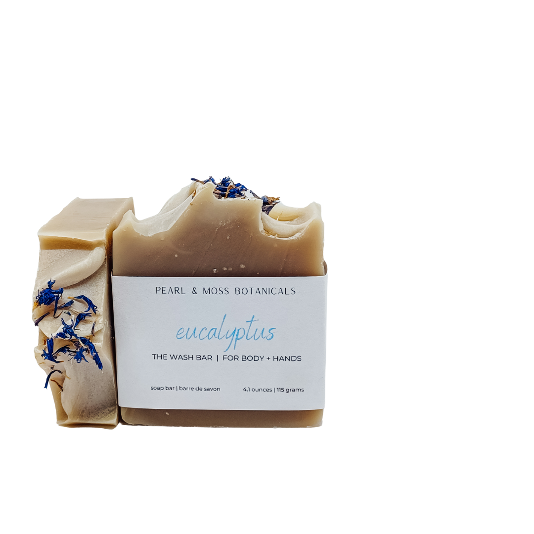 The EUCALYPTUS bar is naturally coloured with French green clay (absorbs impurities from the skin), alkanet root powder (naturally soothes irritated skin and acts as an anti-inflammatory), and white kaolin clay (gentle, lightly exfoliating clay that soothes sensitive skin), and is topped with bright and bold cornflower petals.